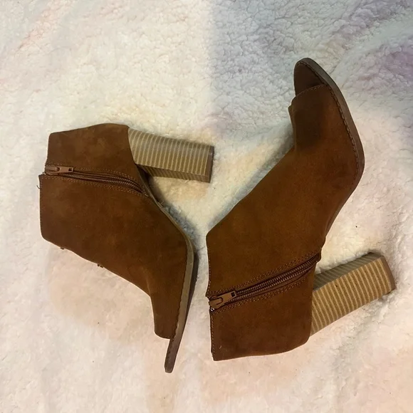Express Tan Suede Ankle Chelsea Booties with Fringe & Open Toe - Picture 5 of 16